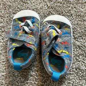 See Kai Run Walker shoes (size 4)